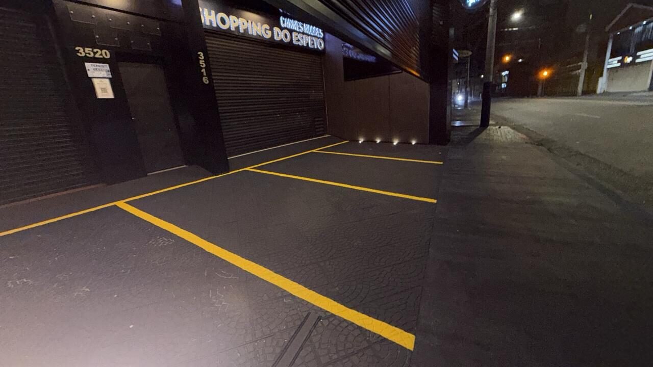 Pintura e sinalização de vagas de estacionamento